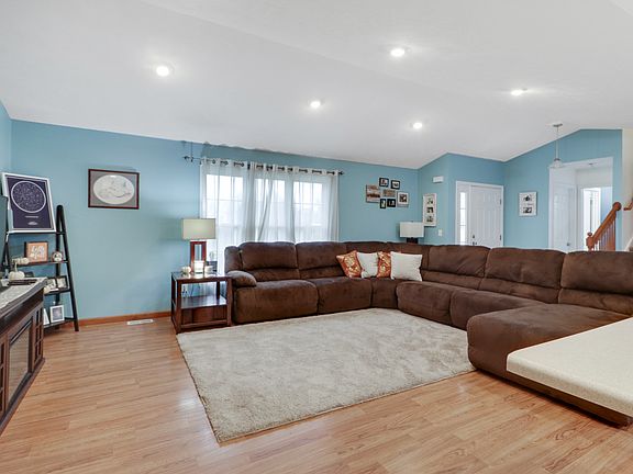 5th image of 8458 Shirlane St