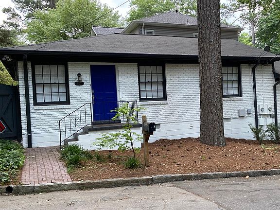3rd image of 803 Piedmont Way NE