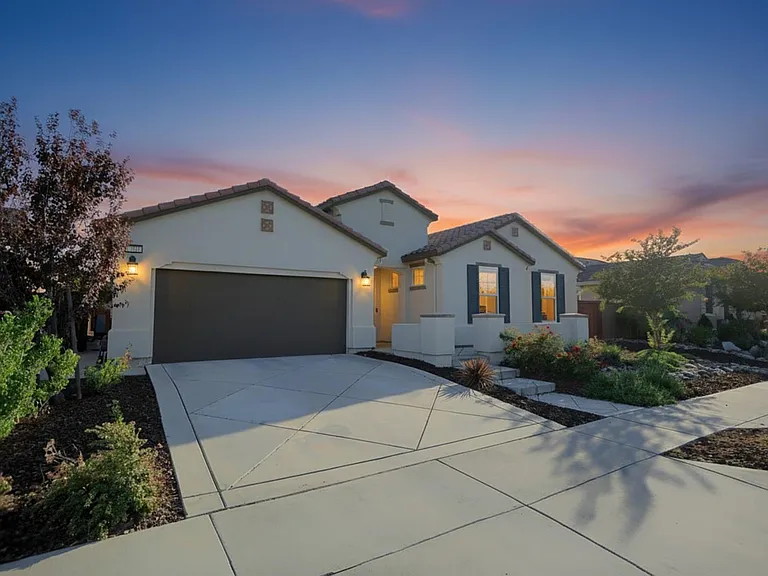 2708 Sweeney Dr — Photo 1