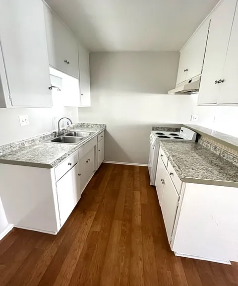 VILLA SANTA FE APARTMENTS — Photo 30