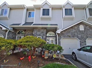 3 Donamar Ln, Laurence Harbor, NJ 08879