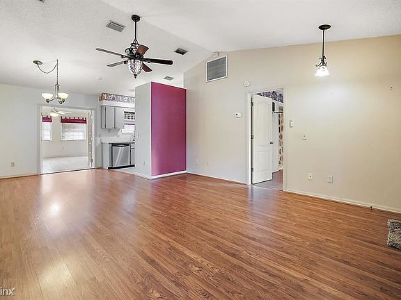 5th image of 34036 Grant Ave