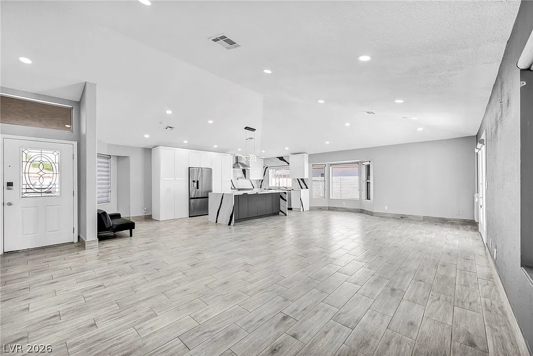 3 bed, 2.0 bath, 1774 sqft, $2,850 — Photo 3