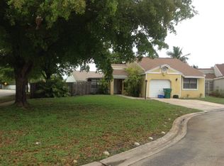 2401 SW 83rd Ter, Hollywood, FL 33025