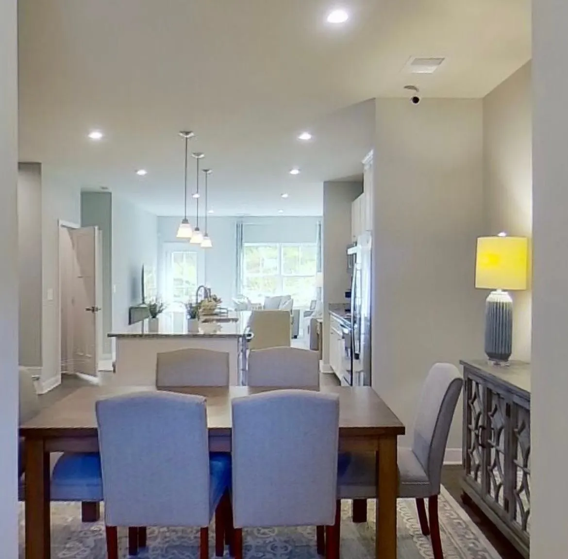 140 Pine Ave — Photo 3