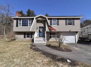 7 Maplewood Dr, Londonderry, NH 03053