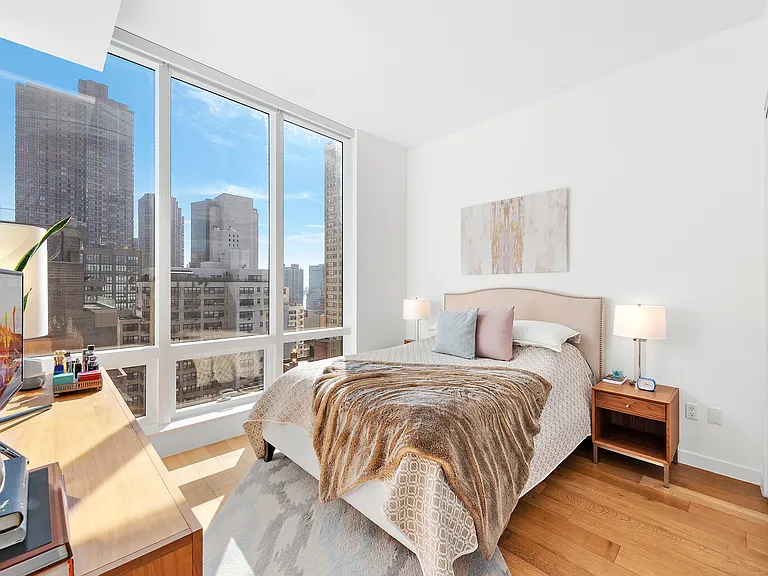 325 Lexington Ave #17D — Photo 3
