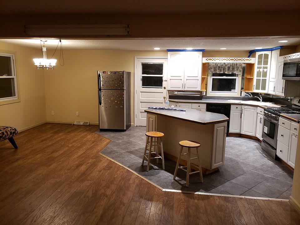 1st image of 130 Fairgreen Dr #1