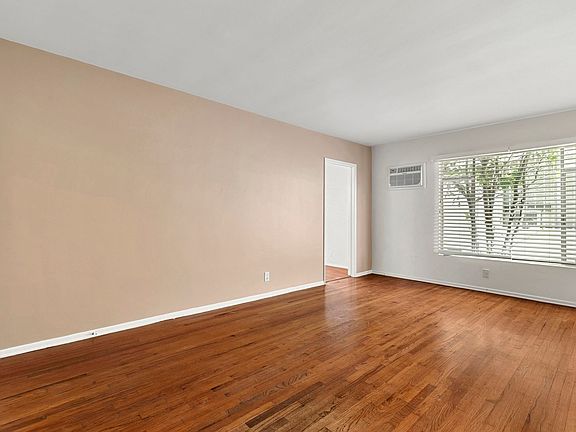 3rd image of 1408-1412 Centinela Ave #1412-3