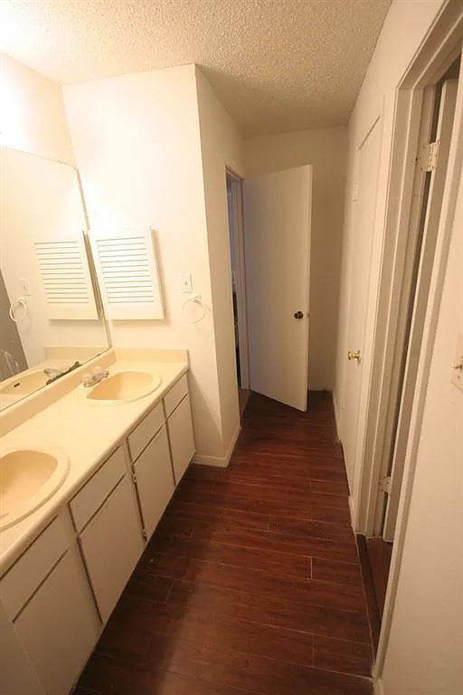 2 bed, 1.0 bath, 975 sqft, $1,100 — Photo 4