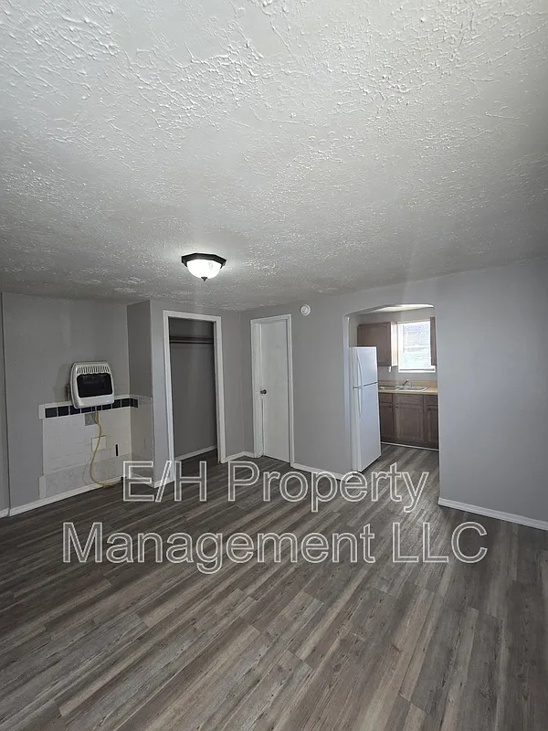 Building Photo - 938 N Broadway Ave #4