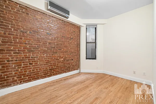 Bedroom, photo 2