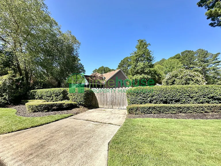 948 Forest Lakes Cir — Photo 30