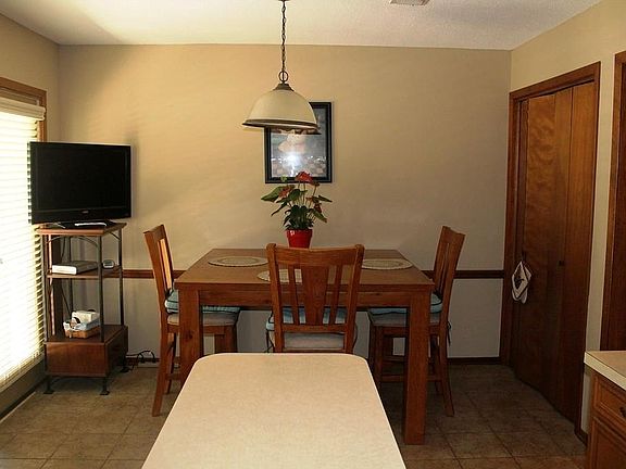 4th image of 214 Briarwood Dr