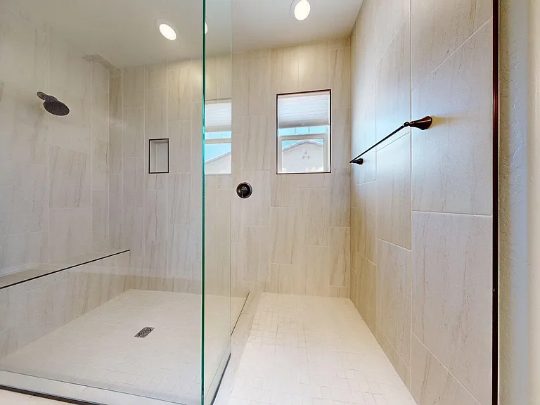 209 E Beatryce St — Photo 18