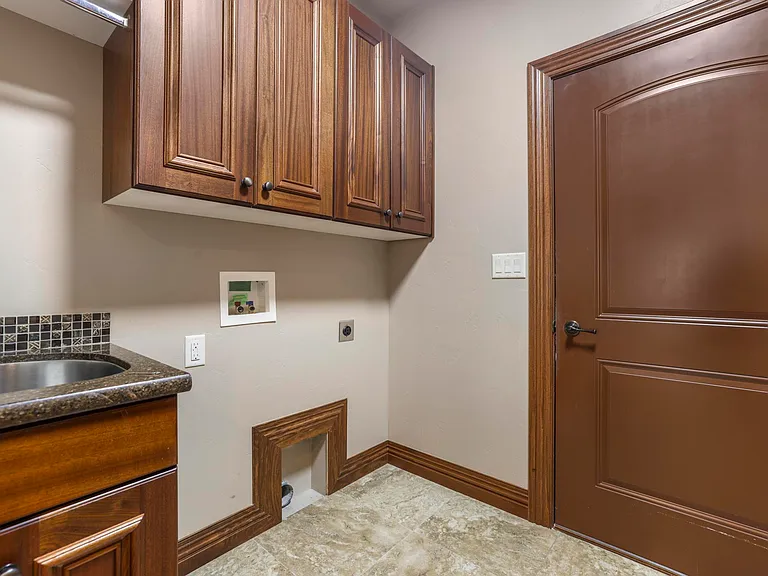 670 Sun Terrace Dr — Photo 40