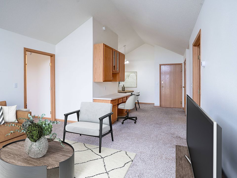 Fargo, ND Summit Point Apartments | 22A | Living