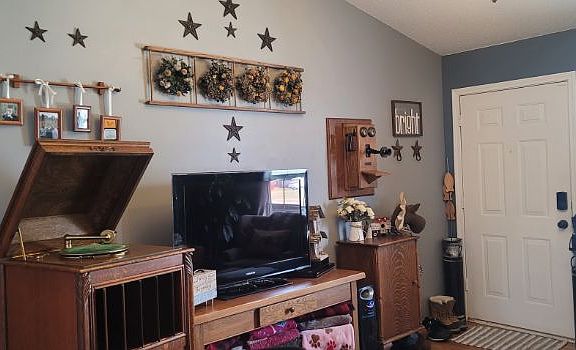 4th image of 233 Cranklen Cir