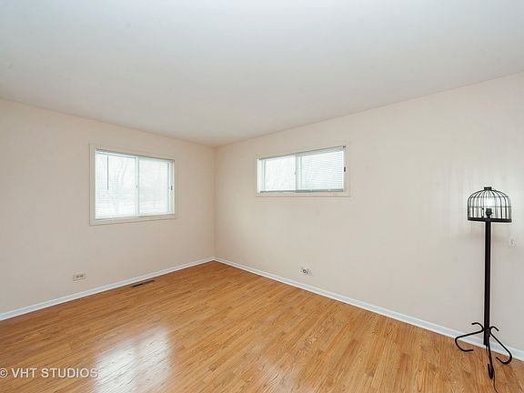 5th image of 36295 N Mill Ct