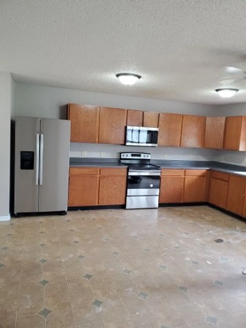 5 Bed 3 Bath Home in Benjamin Crossing — Photo 4