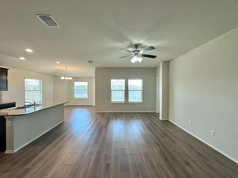 300 Danielle Dr — Photo 8