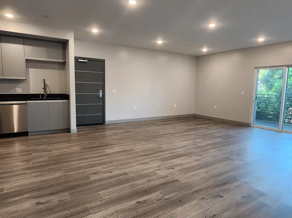 7040 Woodman Ave, Van Nuys, CA