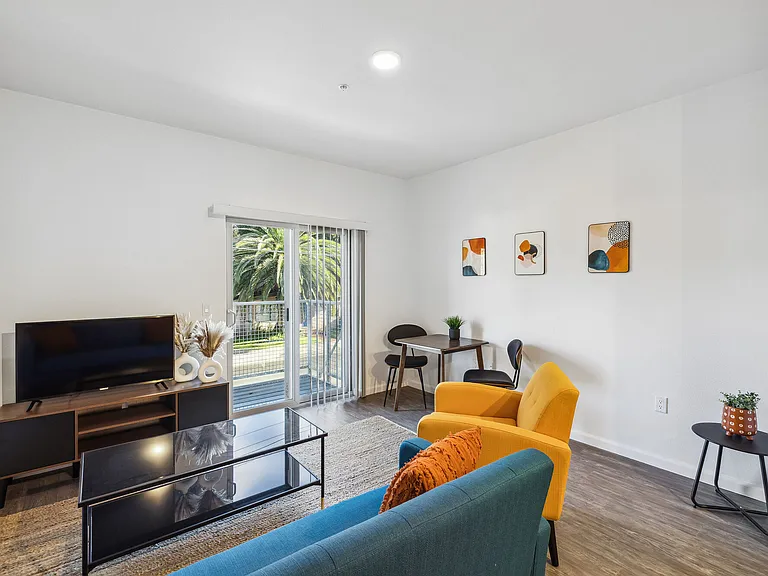 Pullman Lofts — Photo 6