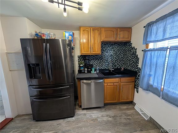 4th image of 287 Crowley Ave