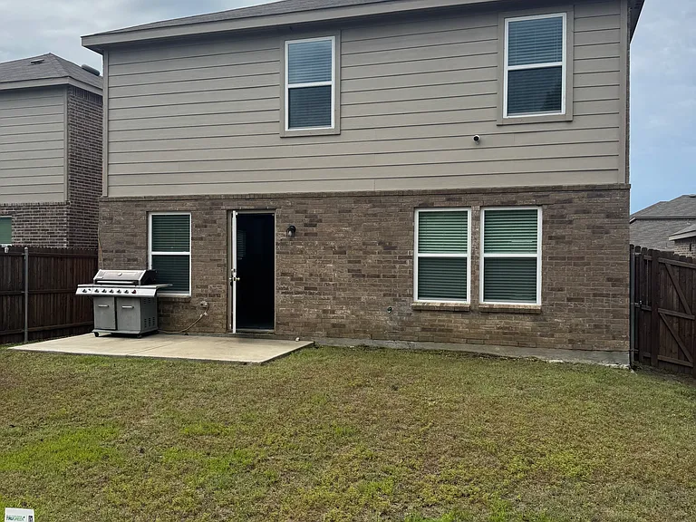 528 Lake Erie Dr — Photo 8