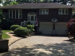 14 Wagner Ct, Melville, NY 11747