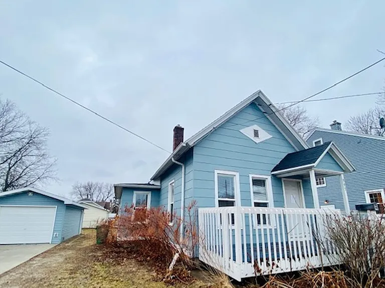 997 Shawano Ave — Photo 1