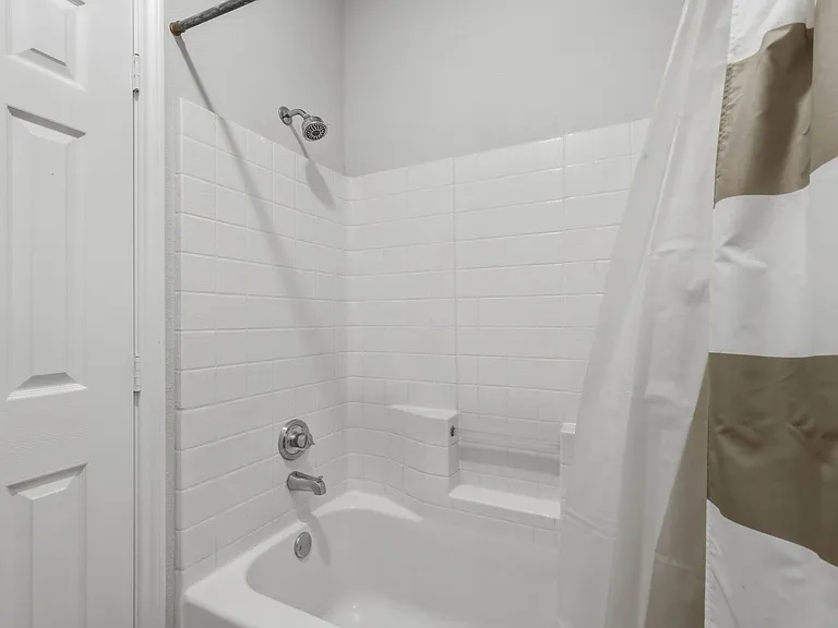 239 Navarro Dr — Photo 18