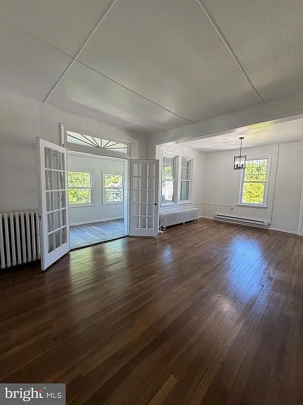 2 bed, 2.0 bath, 2572 sqft, $1,400 — Photo 1