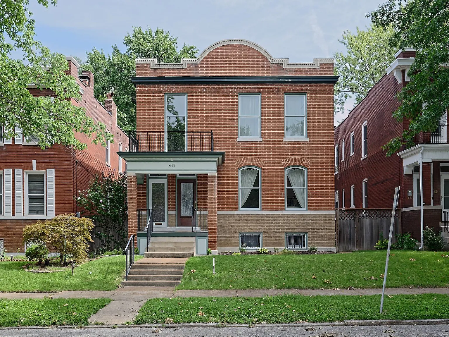 617 Dover Pl photo 1