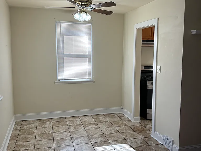 637 Hamilton St #B — Photo 9