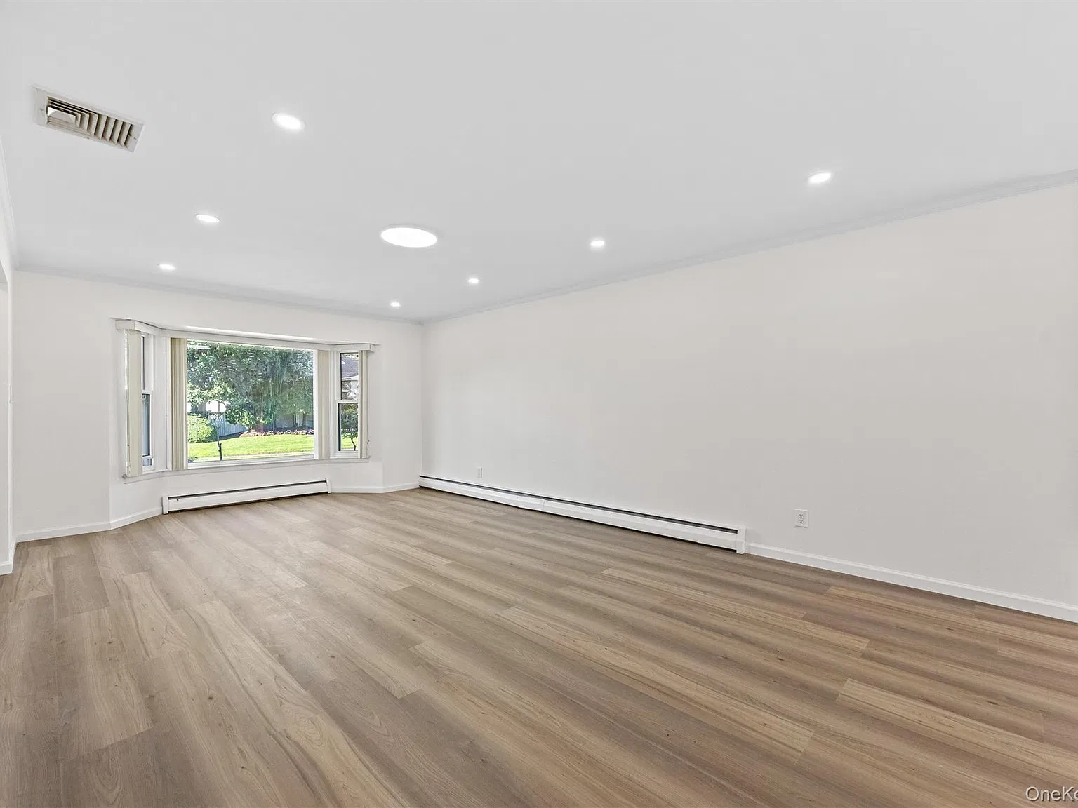 3 bed, 3.0 bath, 1528 sqft, $5,800 — Photo 4