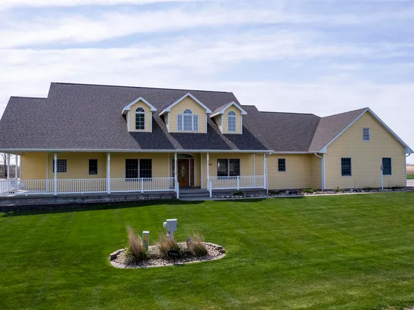 5345 W Valley Rd, Hastings, NE 68901