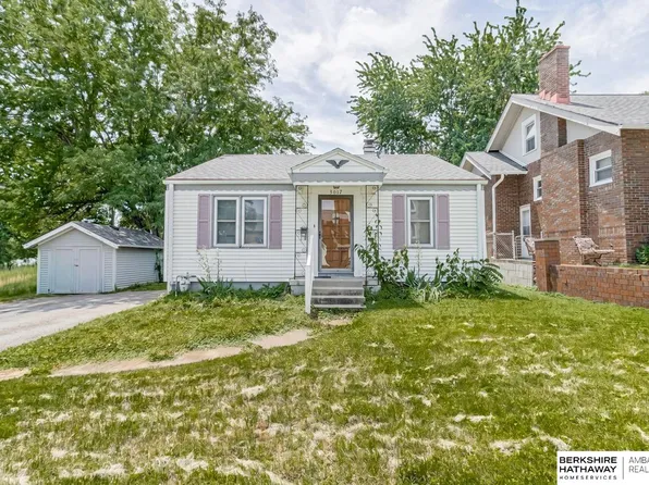 3017 Huntington Ave, Omaha, NE 68112