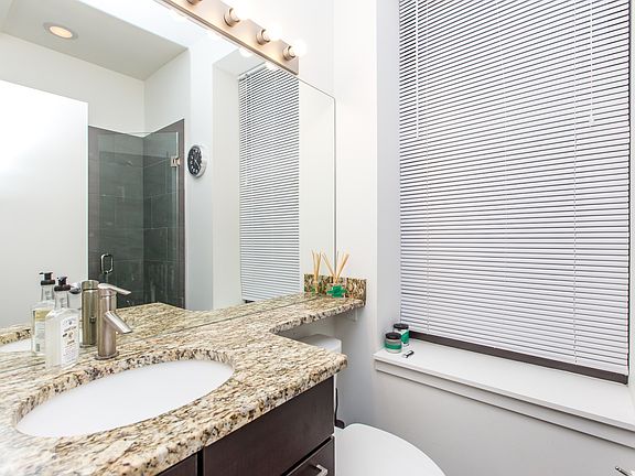 5th image of 1618 N Marshfield Ave APT 2F