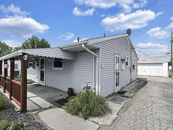 4th image of 2893 Parsons Ave