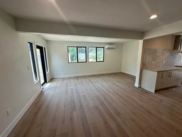 741 Valley View Ave — Photo 7