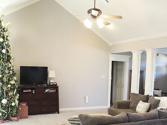 4th image of 42 Wadesfield Dr