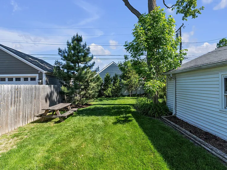 2711 Dorchester Rd — Photo 45