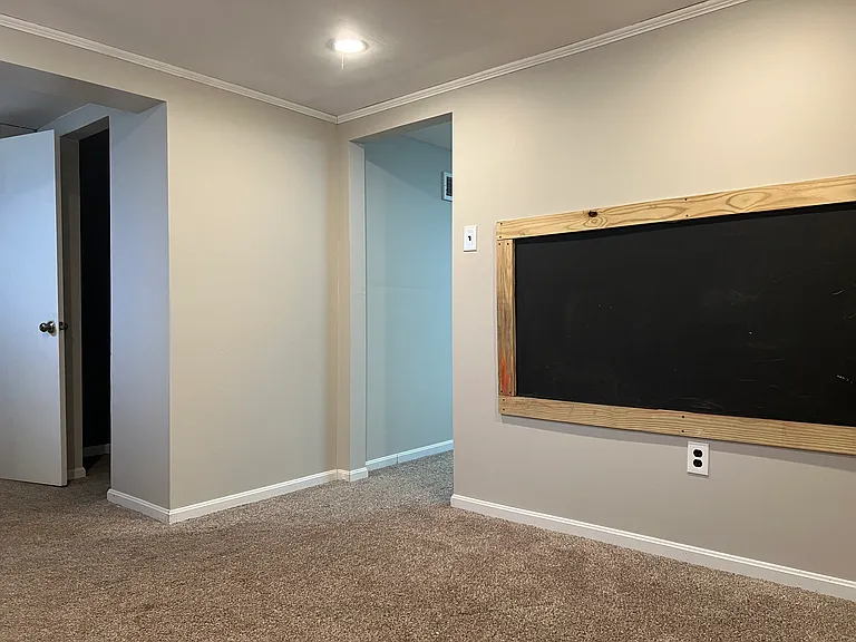 9501 Shanna Dr — Photo 21