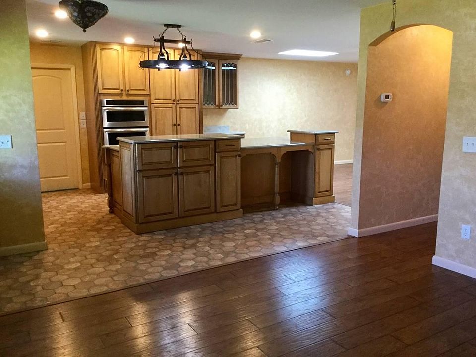 1st image of 1245 Eddie Dr