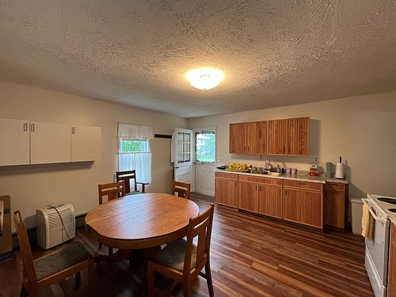 4th image of 10 Shady Ln