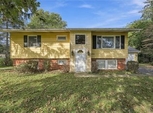 4800 Boncrest Dr W, Williamsville, NY 14221