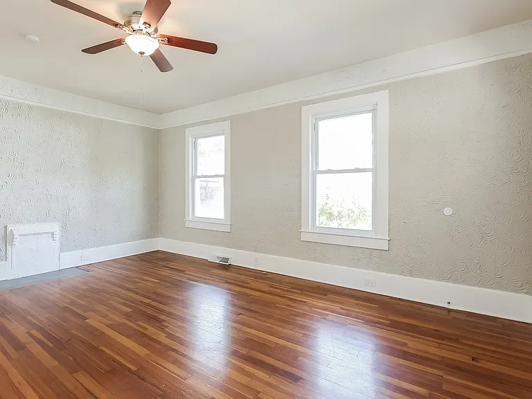 14887_019_living_room_13267193.jpg