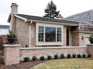 19W042 Avenue Normandy E, Oak Brook, IL 60523