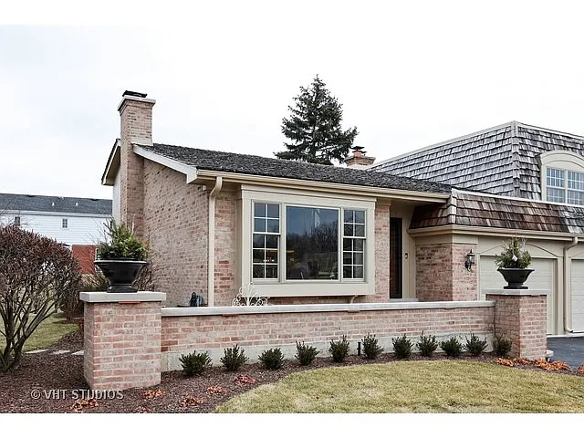 19W042 Avenue Normandy E photo 1